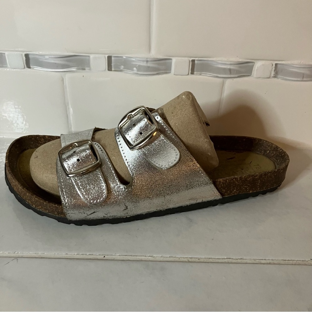 Nevada Silver Sandals. Adjustable buckles. EUC!